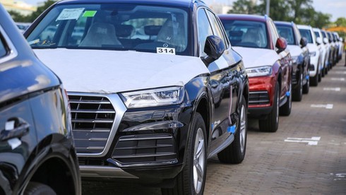 Xe nhập khẩu về Việt Nam tăng kỷ lục, giá xe tiếp tục giảm sâu - ảnh 1
