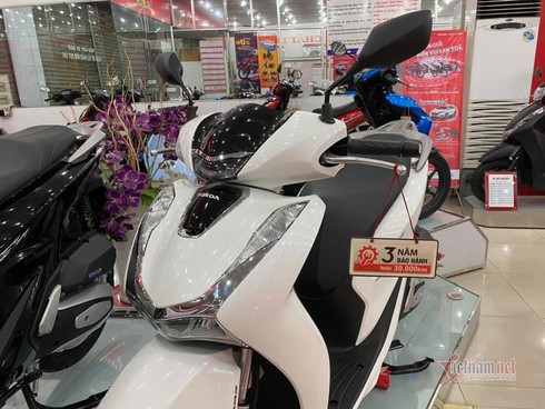 Xe máy hot&nbsp;'rớt' giá hơn chục triệu, khách vẫn chưa thỏa mãn