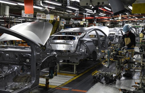 Nguy cơ đóng cửa nhà máy, ôtô xin giảm 50% thuế phí cho khách mua xe