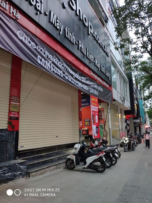 Các chuỗi bán lẻ công nghệ đồng loạt đóng cửa trước giờ G - ảnh 8