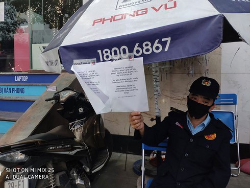 Các chuỗi bán lẻ công nghệ đồng loạt đóng cửa trước giờ G - ảnh 1