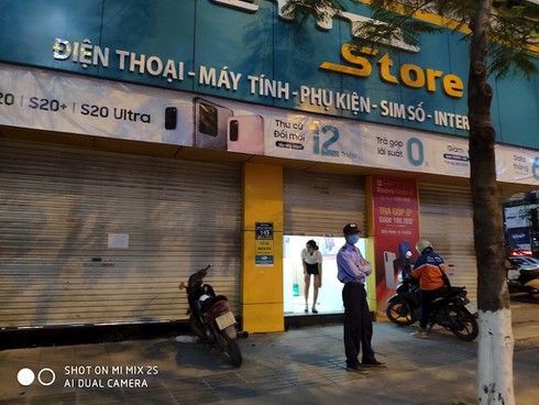 Các chuỗi bán lẻ công nghệ đồng loạt đóng cửa trước giờ G - ảnh 4