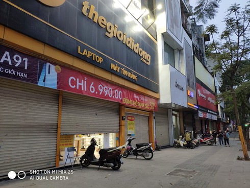 Các chuỗi bán lẻ công nghệ đồng loạt đóng cửa trước giờ G - ảnh 6