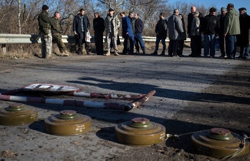 Lực lượng ly khai Donetsk trao đổi tù binh với quân đội Ukraine - ảnh 1