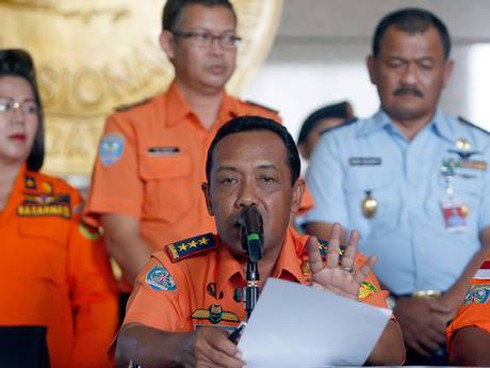 Máy bay AirAsia mất tích: “Tôi cảm giác có người vẫy tay và còn sống” - ảnh 1