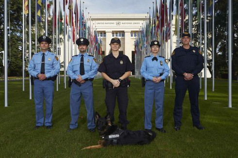 Xem mặt lực lượng cảnh sát trên khắp thế giới - ảnh 16