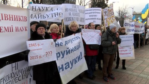 Ukraine bên bờ phá sản, muốn tái hợp Crimea và Donbass - ảnh 2