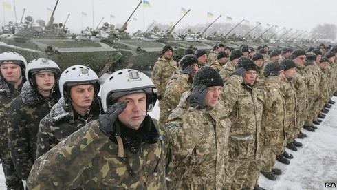 Ukraine bên bờ phá sản, muốn tái hợp Crimea và Donbass - ảnh 1