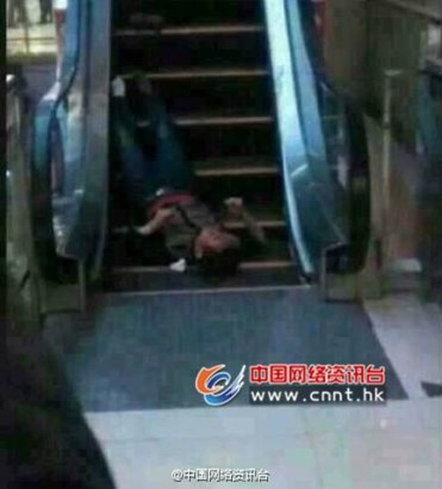 Trung Quốc: Tấn công man rợ tại trung tâm thương mại - ảnh 2