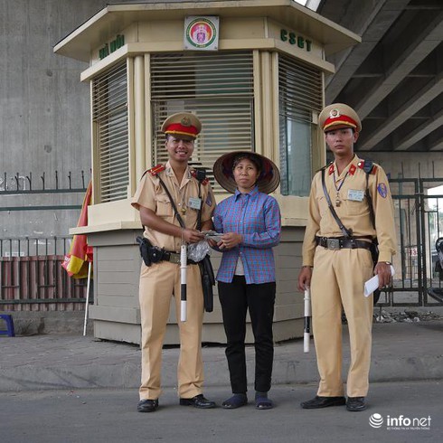 Chân dung Trung úy cảnh sát trả lại bọc tiền cho người bị rơi - ảnh 1