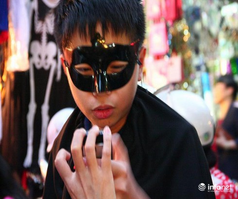 Trẻ em Hà Nội thích thú chào đón lễ hội Halloween - ảnh 2