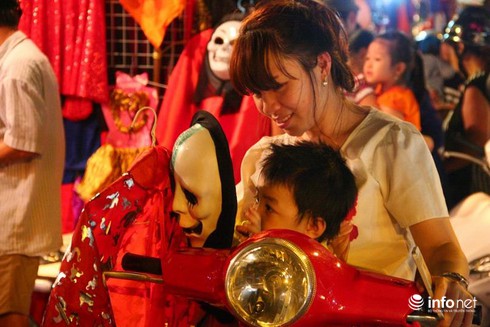 Trẻ em Hà Nội thích thú chào đón lễ hội Halloween - ảnh 3