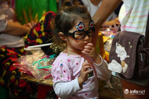 Trẻ em Hà Nội thích thú chào đón lễ hội Halloween - ảnh 12