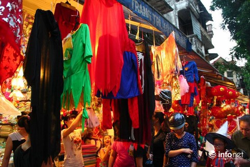 Trẻ em Hà Nội thích thú chào đón lễ hội Halloween - ảnh 1