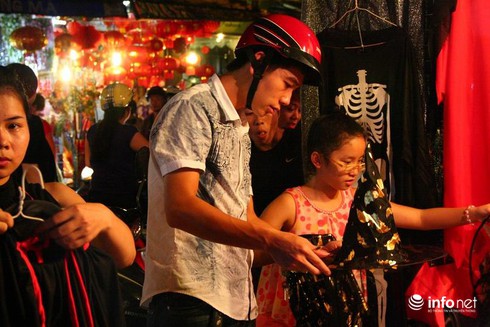 Trẻ em Hà Nội thích thú chào đón lễ hội Halloween - ảnh 5