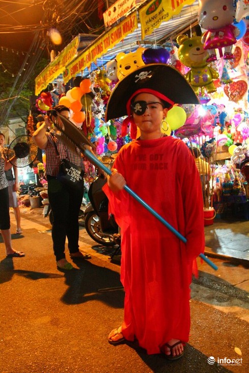 Trẻ em Hà Nội thích thú chào đón lễ hội Halloween - ảnh 10