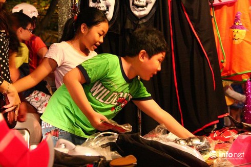 Trẻ em Hà Nội thích thú chào đón lễ hội Halloween - ảnh 11