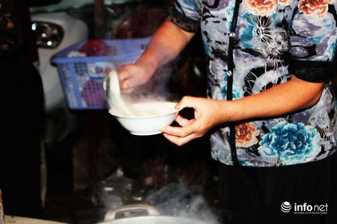 Bánh đúc nóng Hà Nội ấm lòng ngày trở rét - ảnh 2