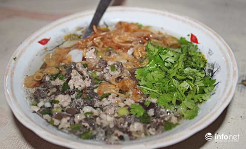 Bánh đúc nóng Hà Nội ấm lòng ngày trở rét - ảnh 1