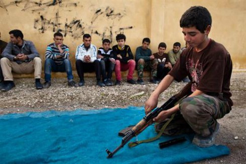 “Cỗ máy giết người” trẻ em ở Syria - ảnh 1