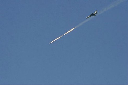 Máy bay Syria ném bom biên giới Li Băng - ảnh 1