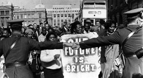 Nelson Mandela – Người anh hùng của cuộc chiến chống Apácthai - ảnh 3