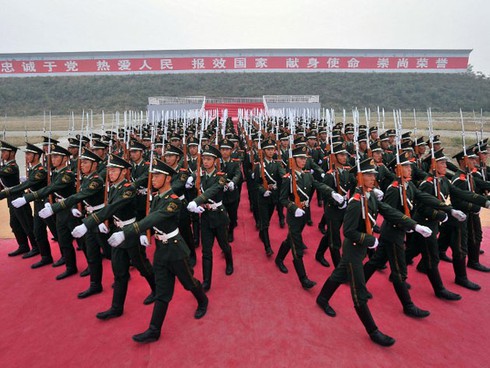 Trung Quốc tự “mua dây buộc mình” - ảnh 1