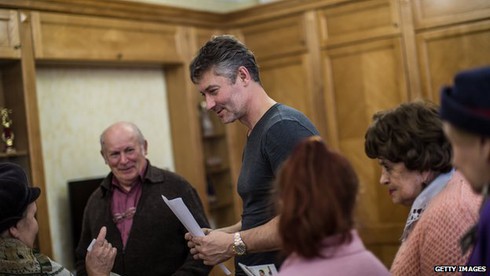 Cựu tù nhân thành Thị trưởng dùng “bàn tay sắt” với nạn nghiện ma túy - ảnh 1