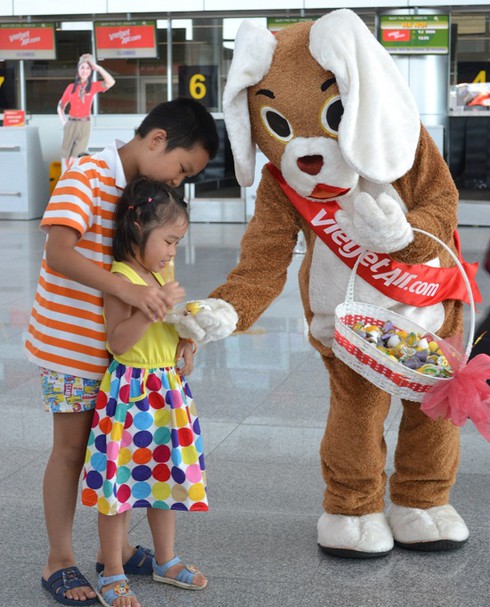 Mừng tết 1/6, VietJet bay cùng nụ cười trẻ thơ - ảnh 1