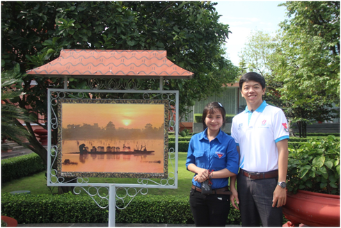 Đội tuyển Tin học trẻ TP.HCM dâng hương trước tượng đài Bác Hồ - ảnh 7