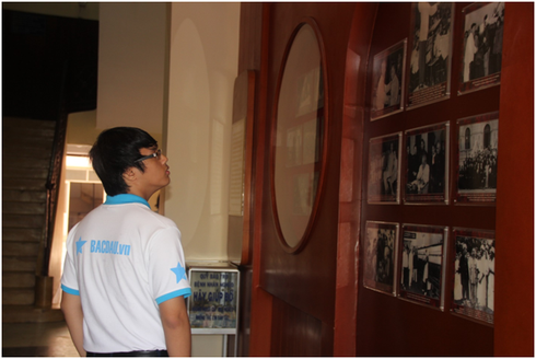 Đội tuyển Tin học trẻ TP.HCM dâng hương trước tượng đài Bác Hồ - ảnh 8