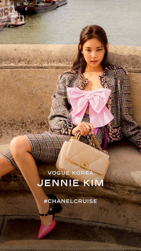 Khi nàng thơ Jennie BLACKPINK gặp sự cố trang phục Chiếc áo Chanel  dính nguyên hạt cơm