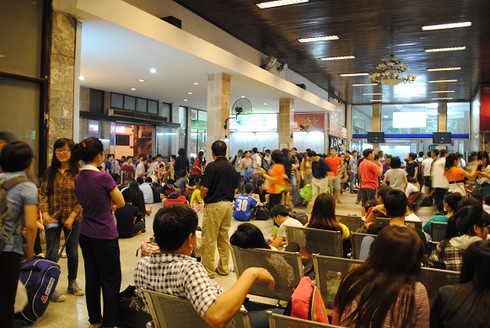 Nghỉ lễ 30/4: Dân khóc ròng vì tắc đường, tăng giá vé tàu xe - ảnh 22