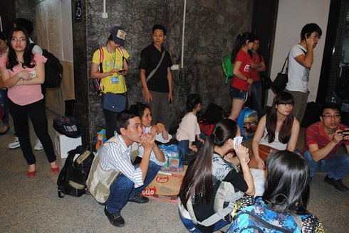 Nghỉ lễ 30/4: Dân khóc ròng vì tắc đường, tăng giá vé tàu xe - ảnh 9