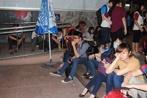 Nghỉ lễ 30/4: Dân khóc ròng vì tắc đường, tăng giá vé tàu xe - ảnh 14