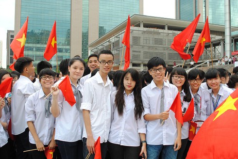 Học sinh trường Ams “nhuộm đỏ” sân trường, xếp hình Tổ quốc - ảnh 4