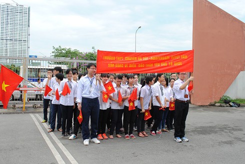 Học sinh trường Ams “nhuộm đỏ” sân trường, xếp hình Tổ quốc - ảnh 5