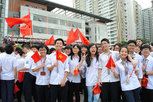 Học sinh trường Ams “nhuộm đỏ” sân trường, xếp hình Tổ quốc - ảnh 6