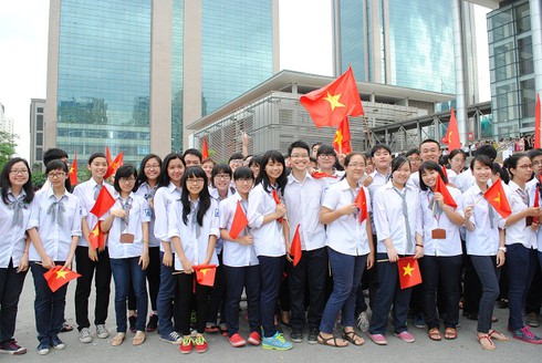 Học sinh trường Ams “nhuộm đỏ” sân trường, xếp hình Tổ quốc - ảnh 7