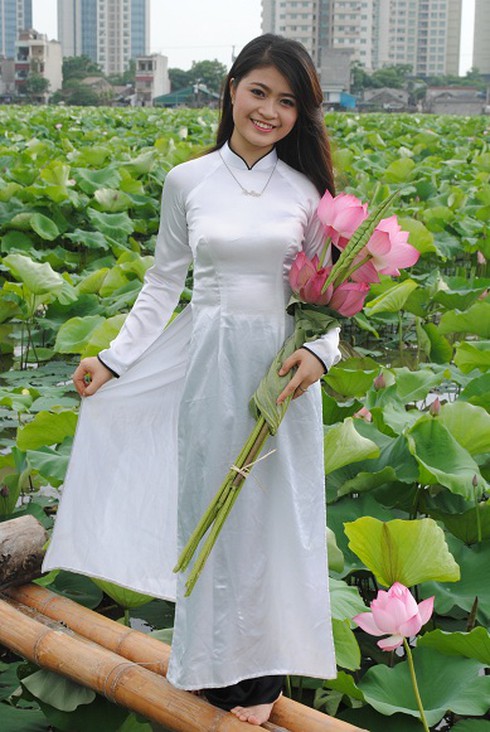 Ngắm thiếu nữ Hà thành khoe sắc bên hoa sen - ảnh 11