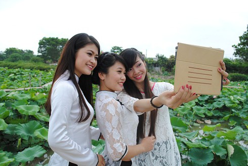 Ngắm thiếu nữ Hà thành khoe sắc bên hoa sen - ảnh 17