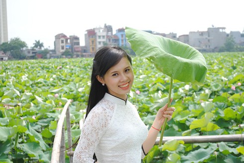Ngắm thiếu nữ Hà thành khoe sắc bên hoa sen - ảnh 3