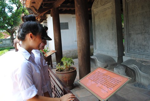 Chùm ảnh sĩ tử kéo nhau lên Văn Miếu cầu may - ảnh 10