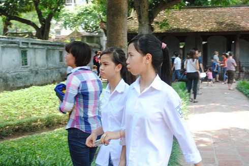 Chùm ảnh sĩ tử kéo nhau lên Văn Miếu cầu may - ảnh 11