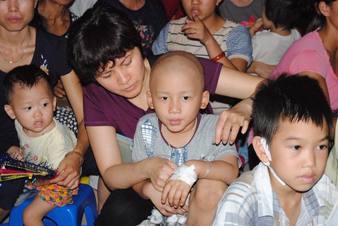 Rưng rưng cảnh băng tiêm, ống truyền... cùng bé đón Trung thu - ảnh 14