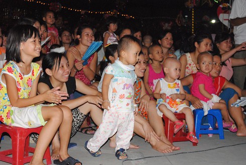 Rưng rưng cảnh băng tiêm, ống truyền... cùng bé đón Trung thu - ảnh 20