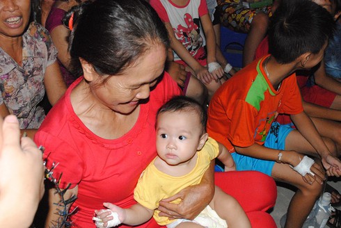 Rưng rưng cảnh băng tiêm, ống truyền... cùng bé đón Trung thu - ảnh 22