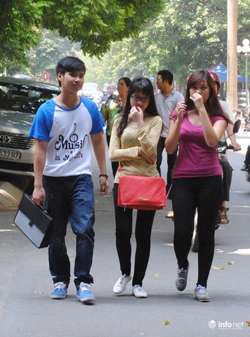 Cấm quần jean: Sinh viên chúng em mặc cái gì? - ảnh 2