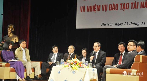 GS Nguyễn Thiện Nhân mang mũ rơm và thông điệp gì tới trường Ams? - ảnh 1