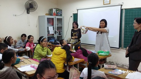 Đỏ mặt khi học về giới tính, nhận quần lót từ giáo viên - ảnh 2